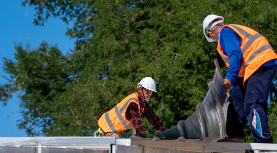 Professional gutter cleaning in South El Monte, CA